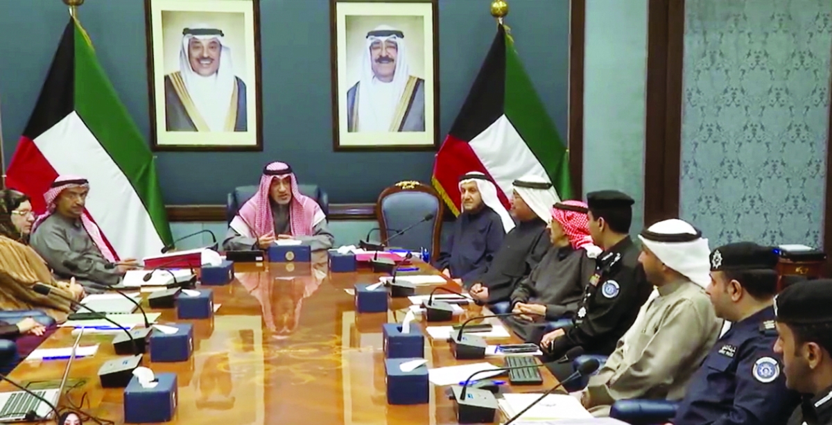 


فهد اليوسف مُترئّساً اجتماع اللجنة 