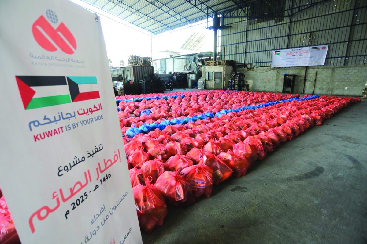 


الطرود الغذائية قبيل توزيعها 