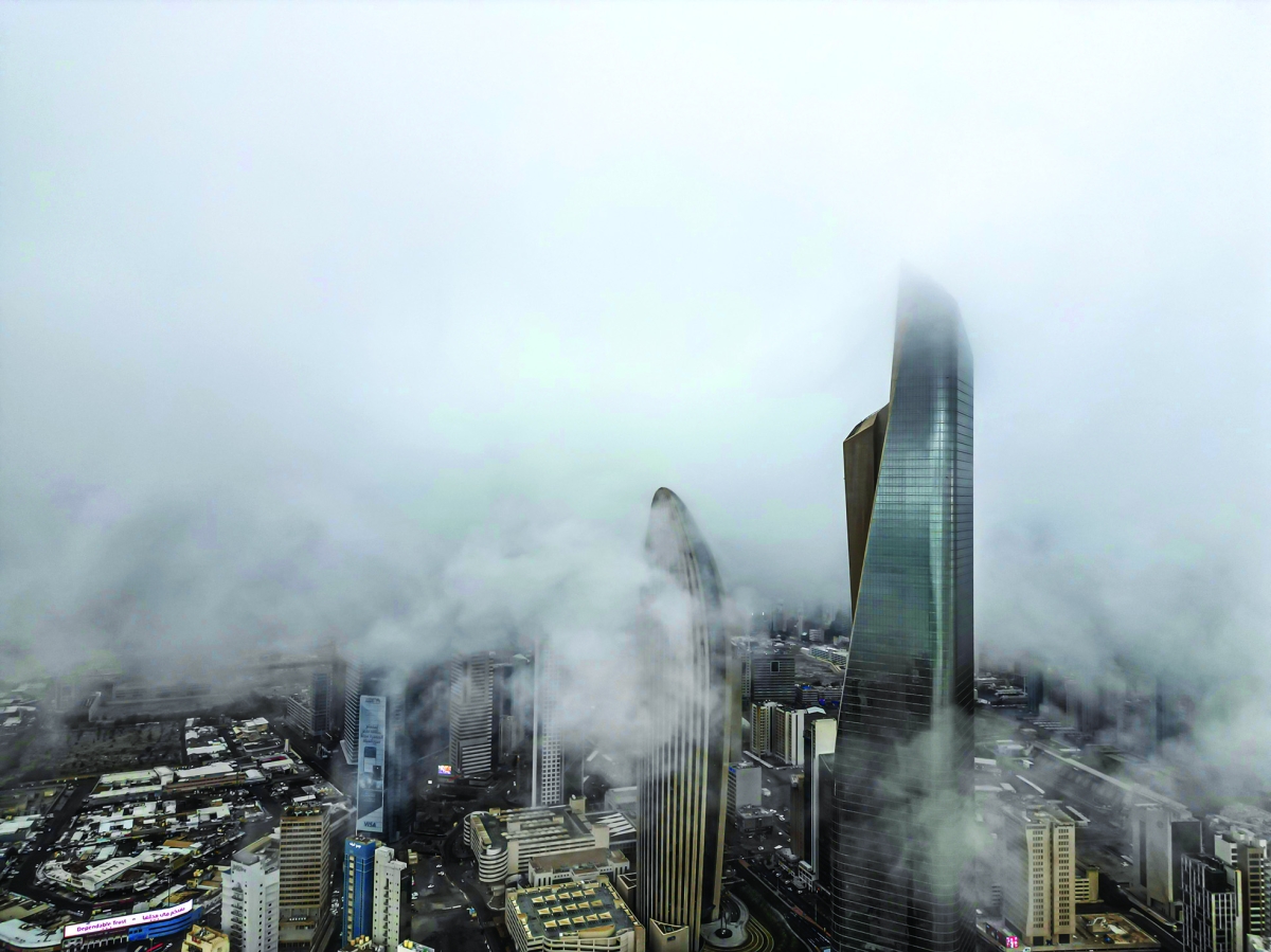 


الضباب يلف الأبراج في العاصمة بعد الأمطار	 (تصوير أسعد عبدالله) 