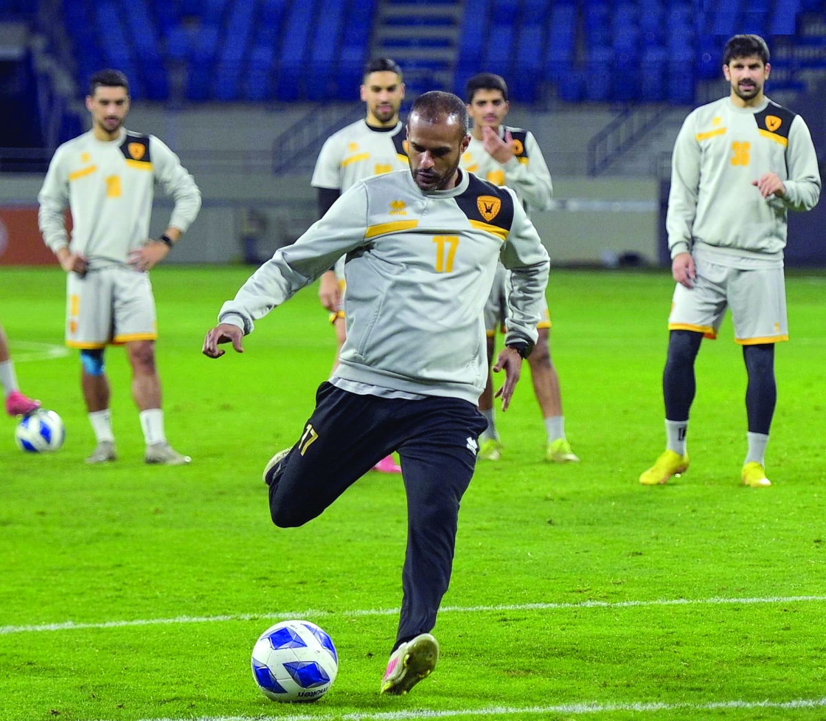 


بدر المطوع خلال مران سابق للقادسية 