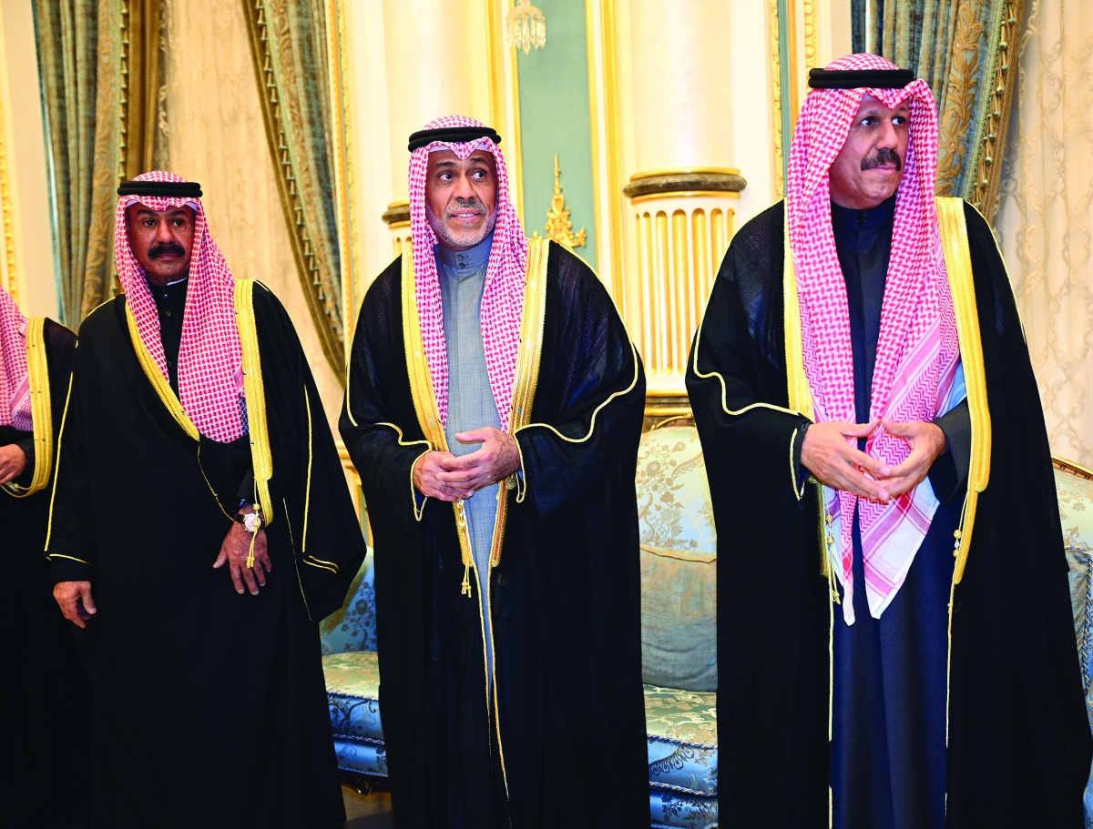 


أبناء الأمير الراحل لدى تلقي التهاني 