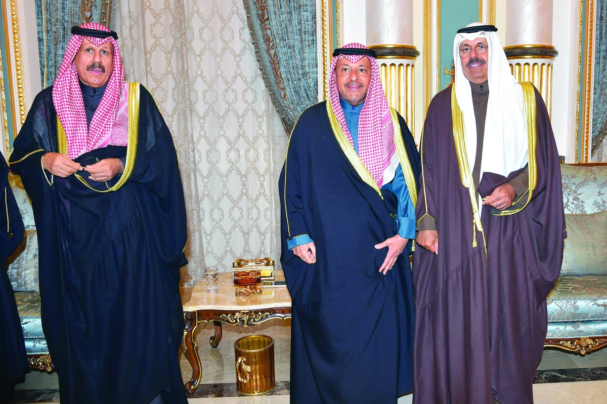 


محافظ الفروانية مهنئاً 