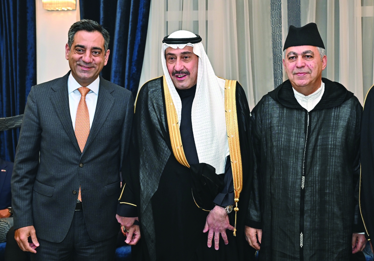 الحمود متوسطاً السفير المغربي والقائم بالأعمال اللبناني