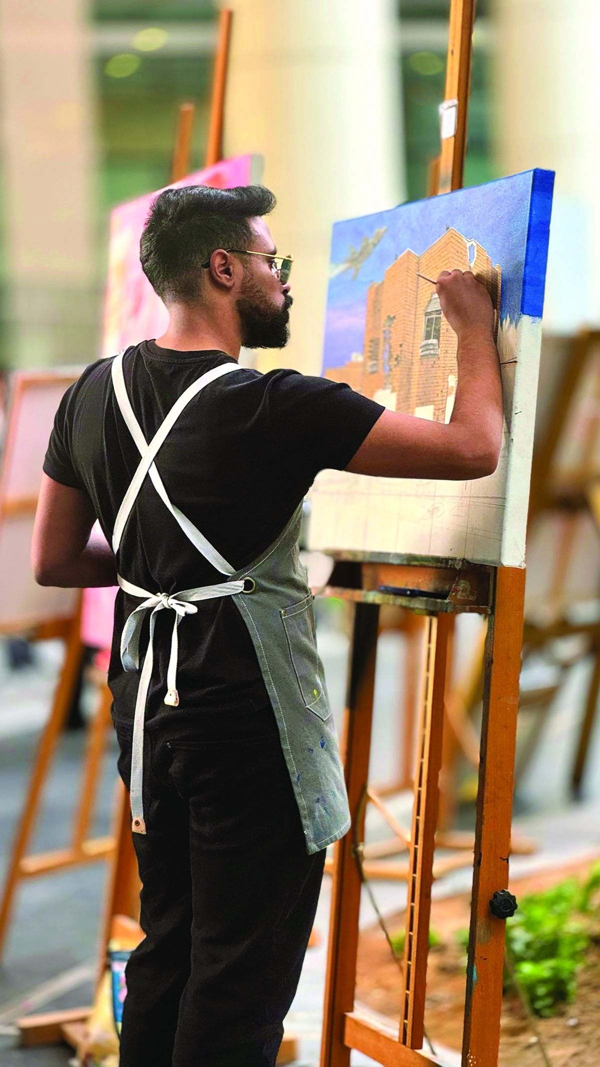 


العيسى يرسم لوحة فنية عن بيت القرين 