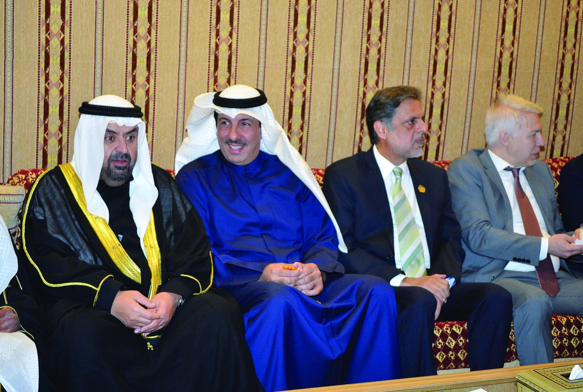 
خالد البدر ومرزوق الخرافي وسفير سويسرا وممثل منظمة الصحة العالمية 