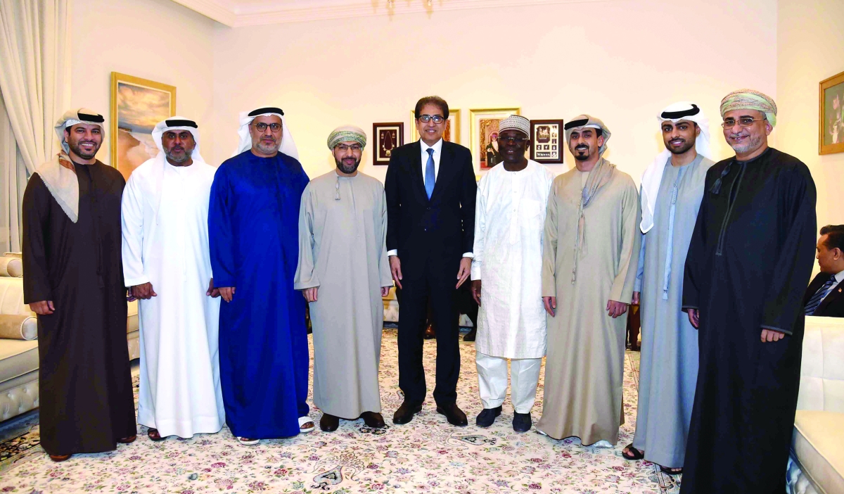 الخروضي مع دبلوماسيين ومدعوين