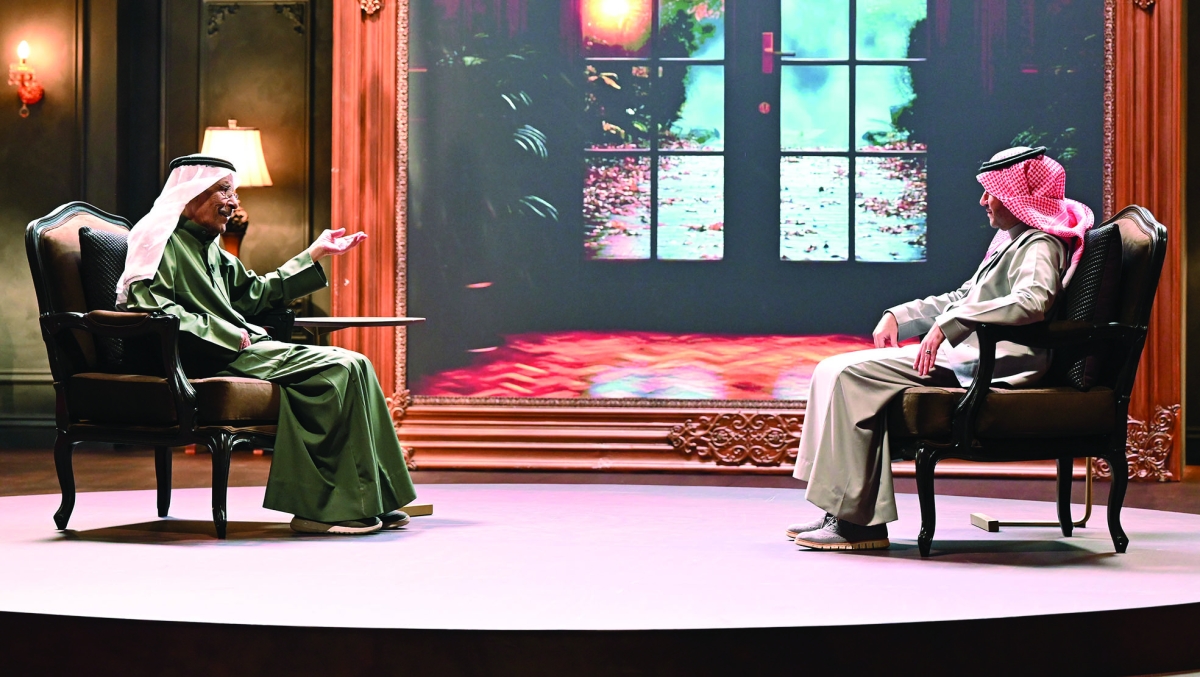 


بورسلي خلال الحوار مع علي العلياني 