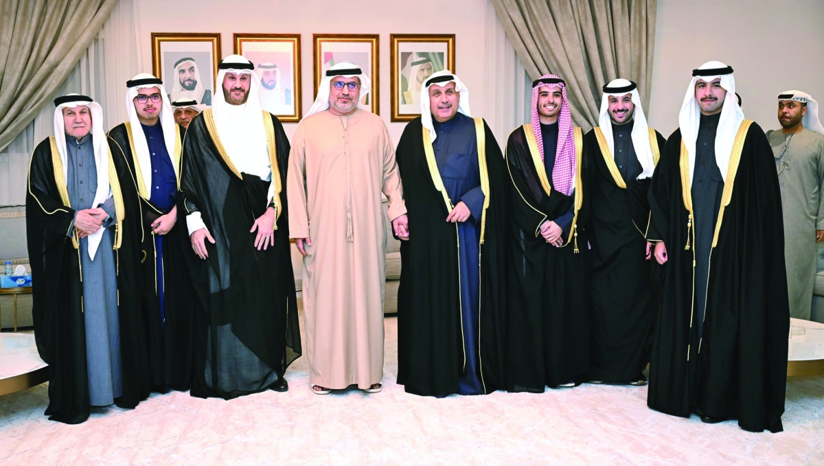 النيادي وحمد جابر العلي وعدد من الحضور