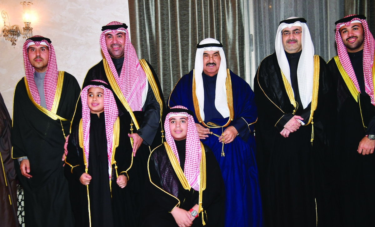 


سمو الشيخ ناصر المحمد في مقدم المهنئين 