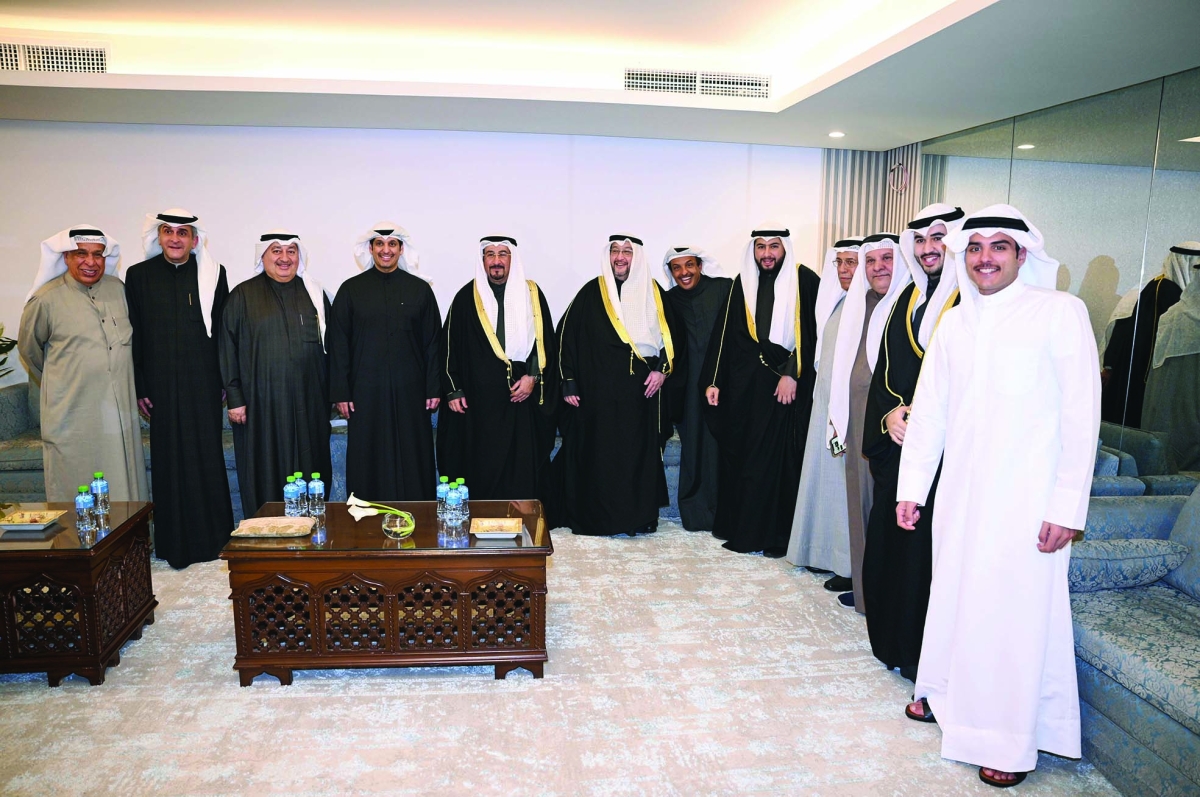 الوزير المطيري بين مهنئيه