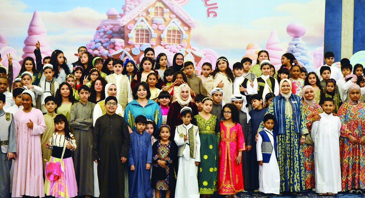 دلال النوري ومسؤولو الهيئة وعدد من المشمولين برعايتها (تصوير سعود سالم)