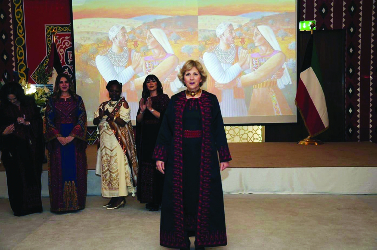 عرض الأزياء الفلسطينية