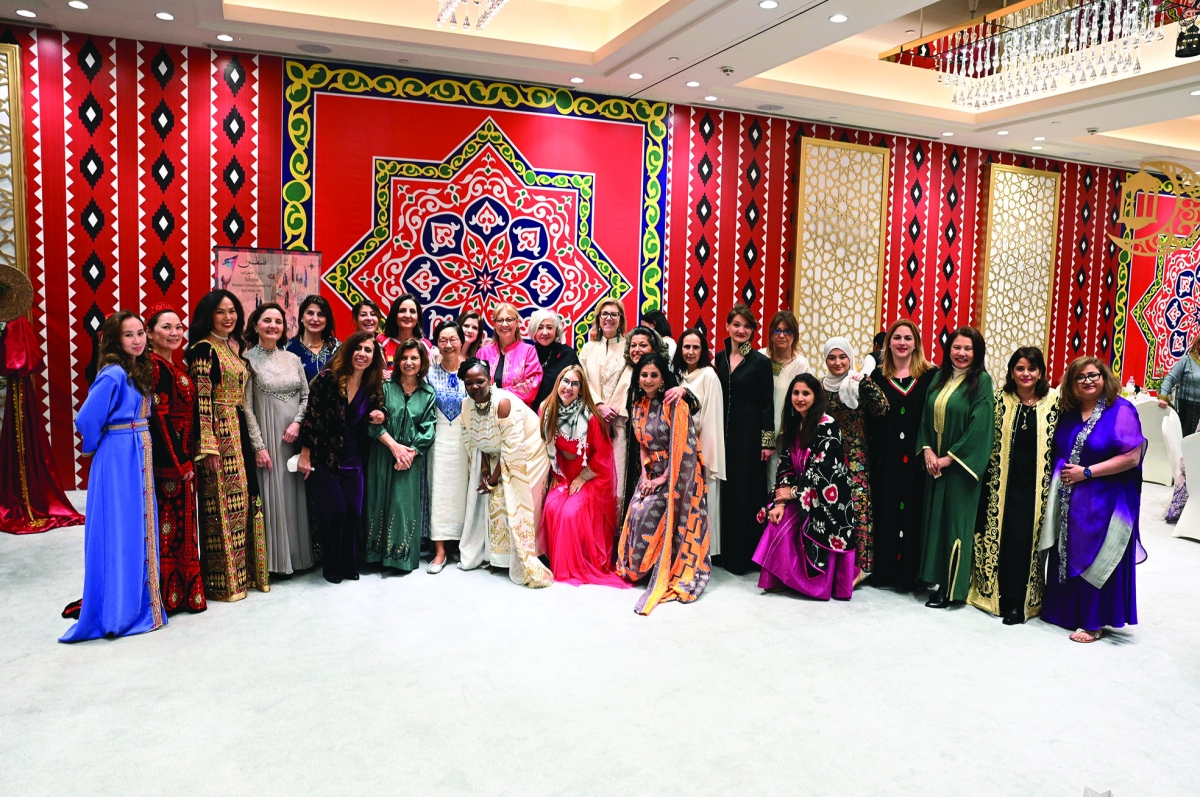 صورة جماعية لنساء مجموعة المرأة الدولية