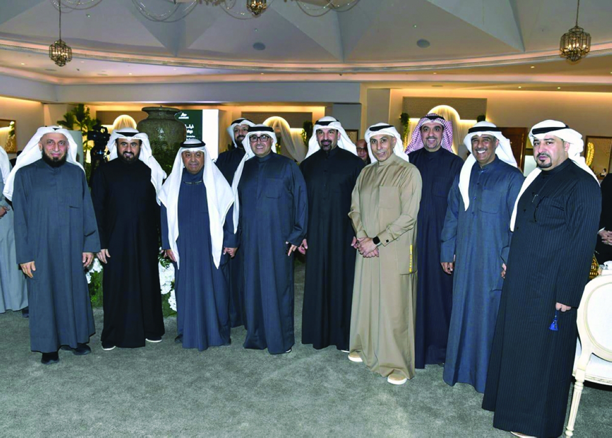 


الرومي والصباح مع قيادات نفطية 