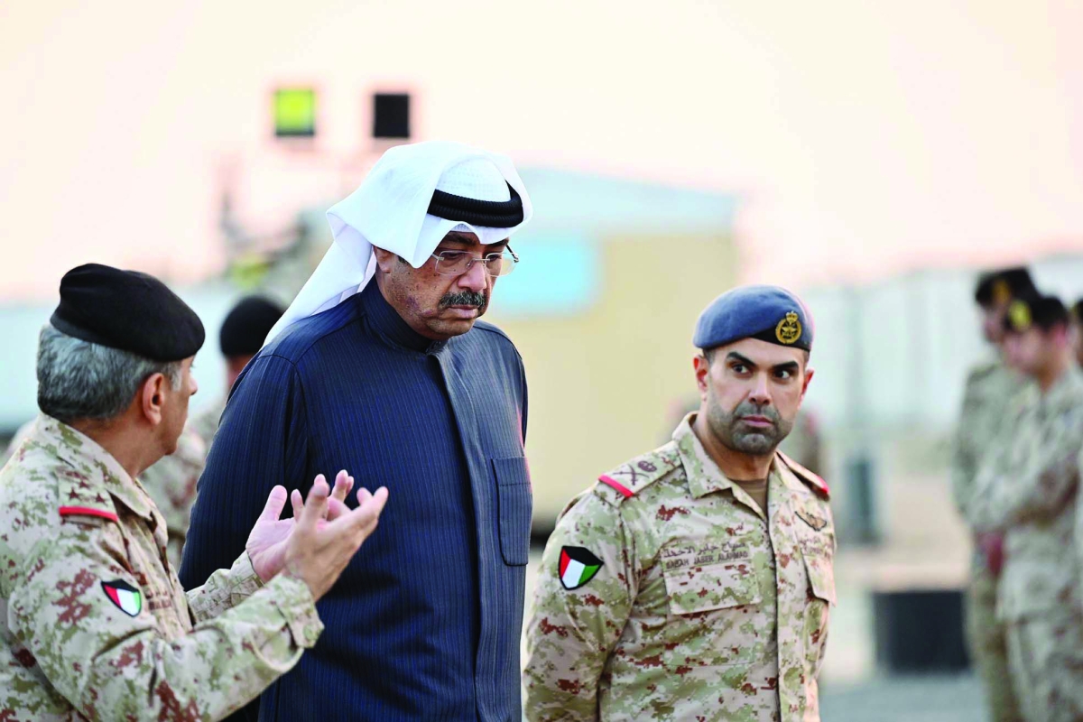 العلي يستمع إلى إيجاز من آمر قوة الواجب 