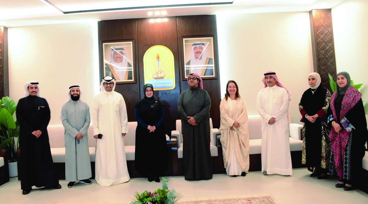  الهولي متوسطا عددا من اهل الميدان التربوي