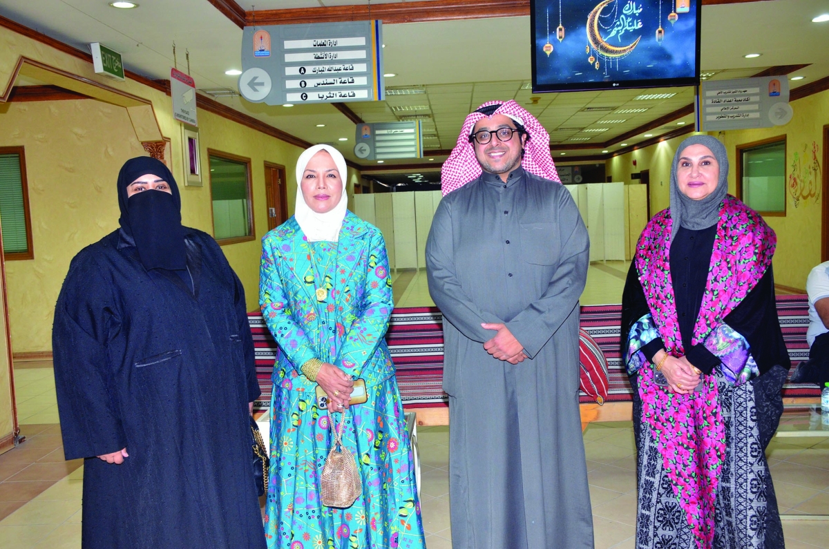 عدد من التربويات مع الهولي