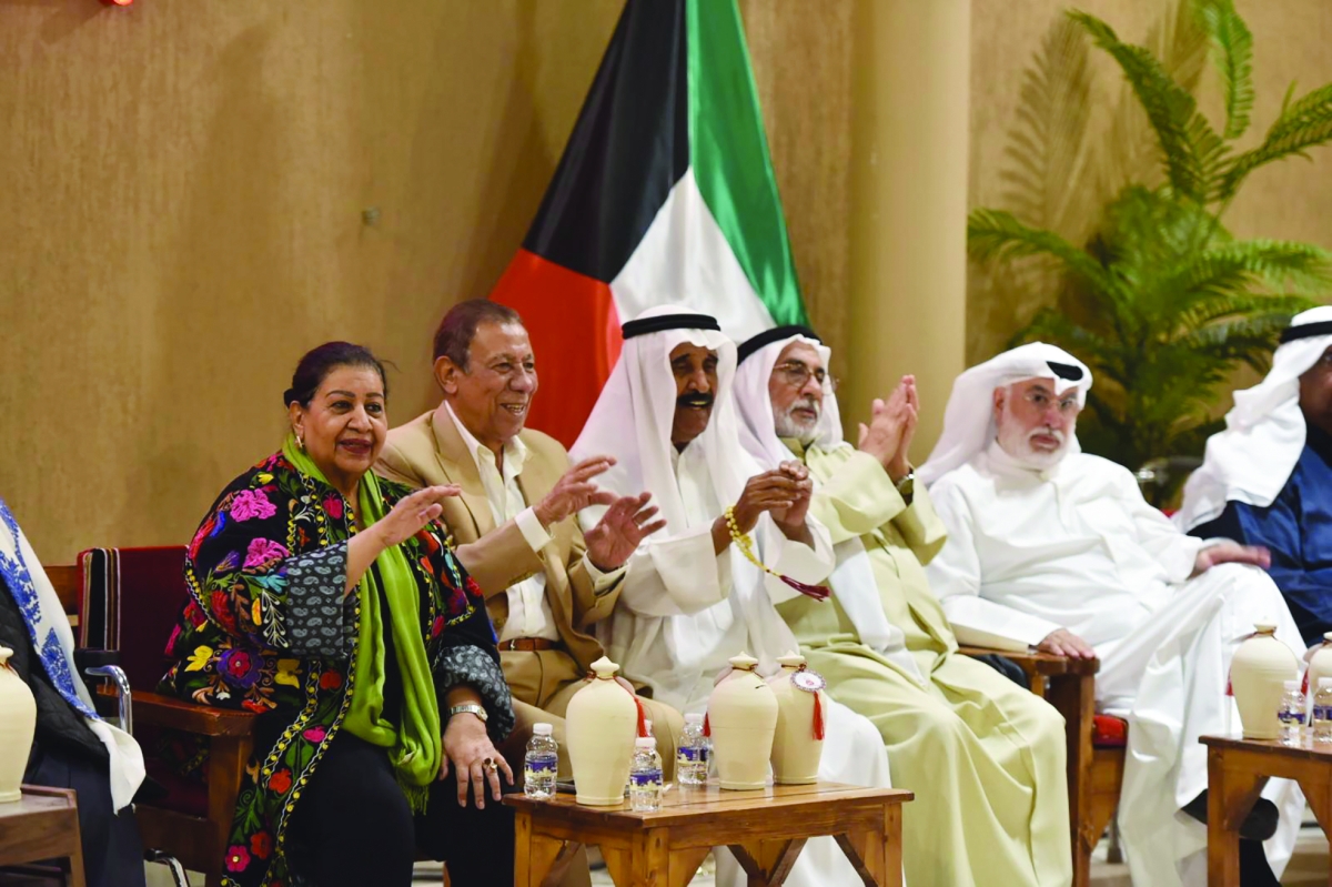 


باقة من الفنانين والإعلاميين 