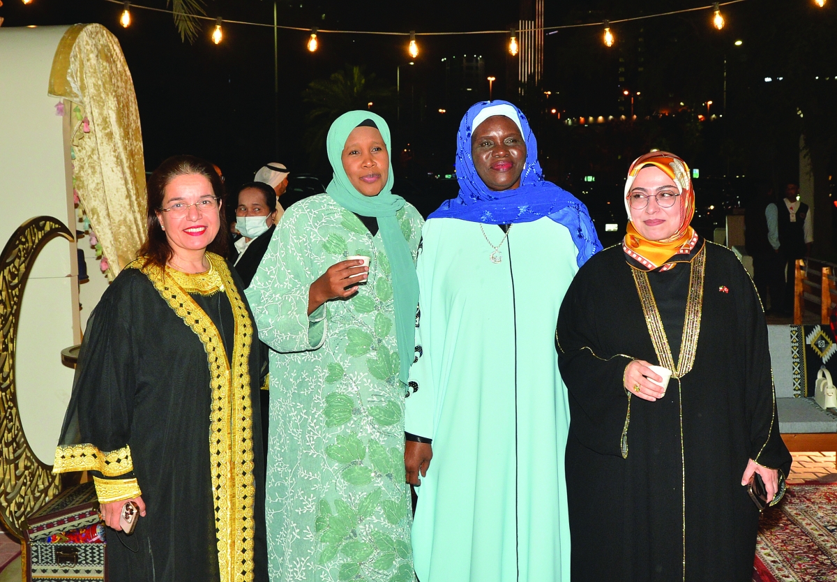 


سفيرات تركيا وكينيا وسيراليون مع أميرة الحسن 