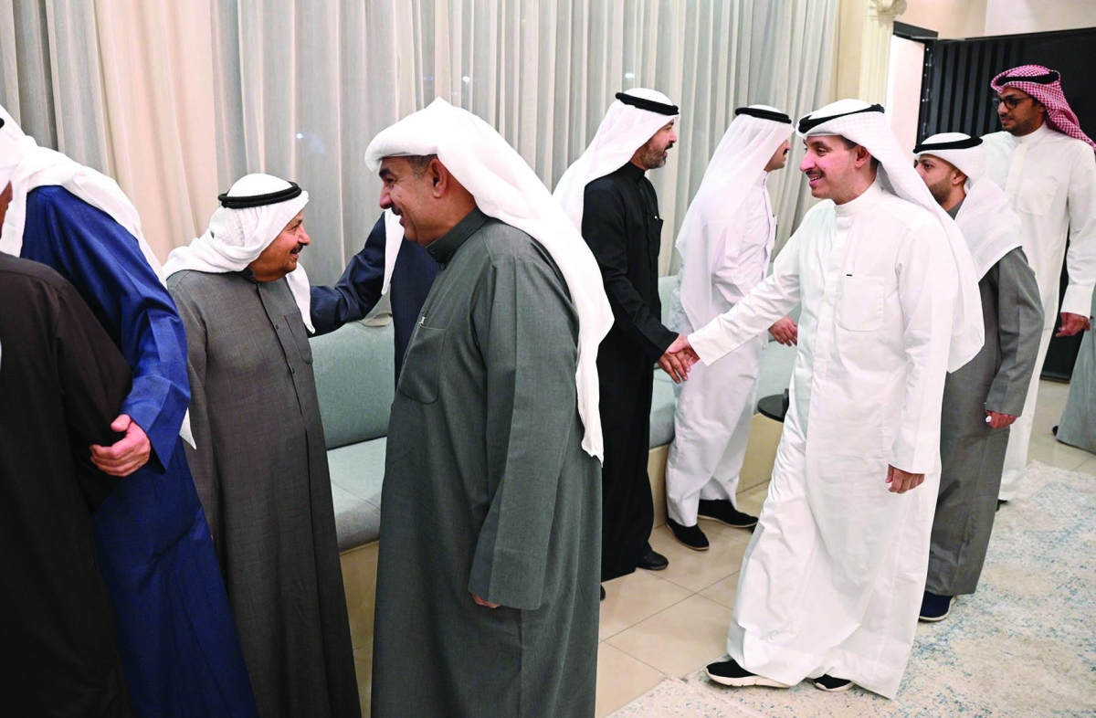 من استقبال المهنئين 