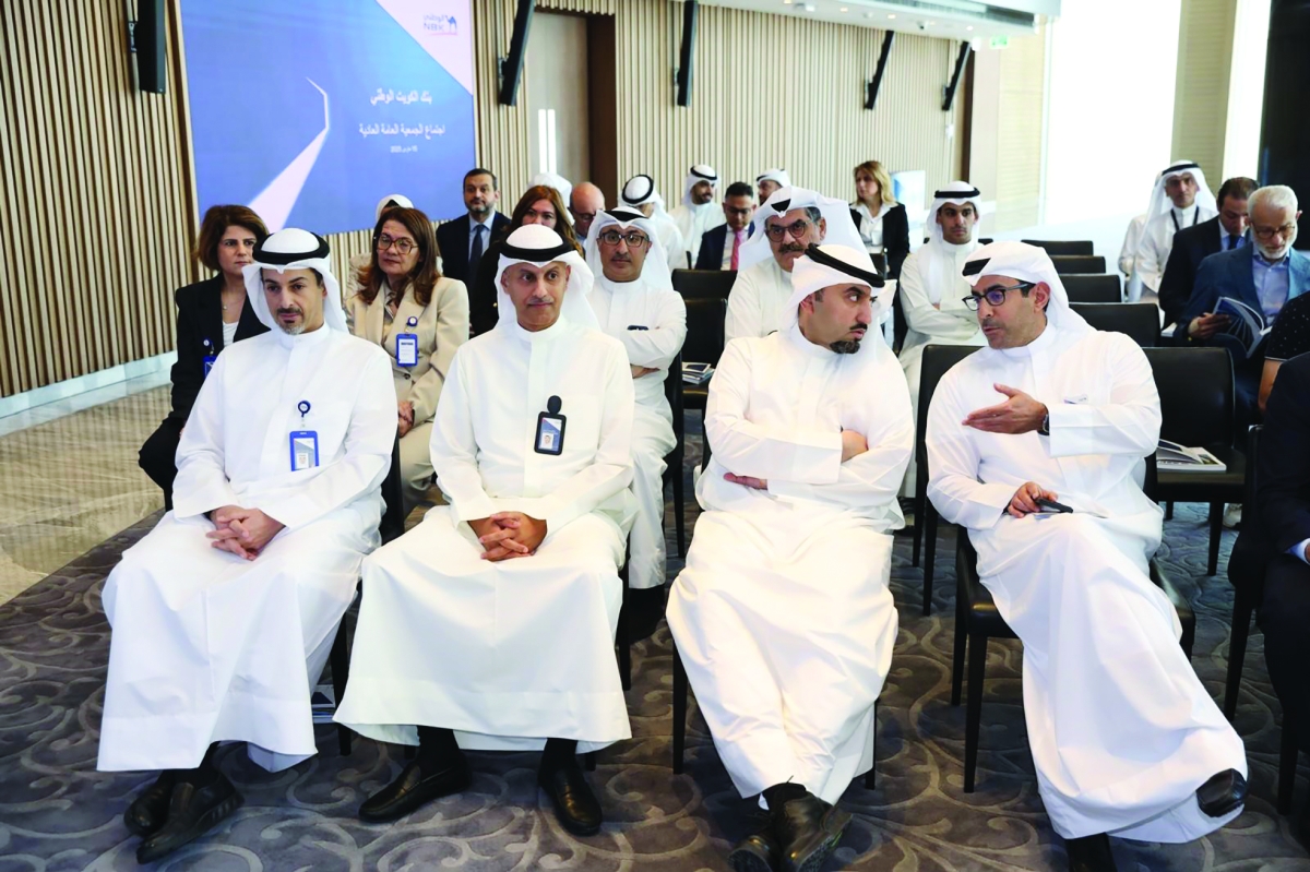 


سليمان المرزوق وفيصل الحمد ومحمد العثمان ومحمد الخرافي 