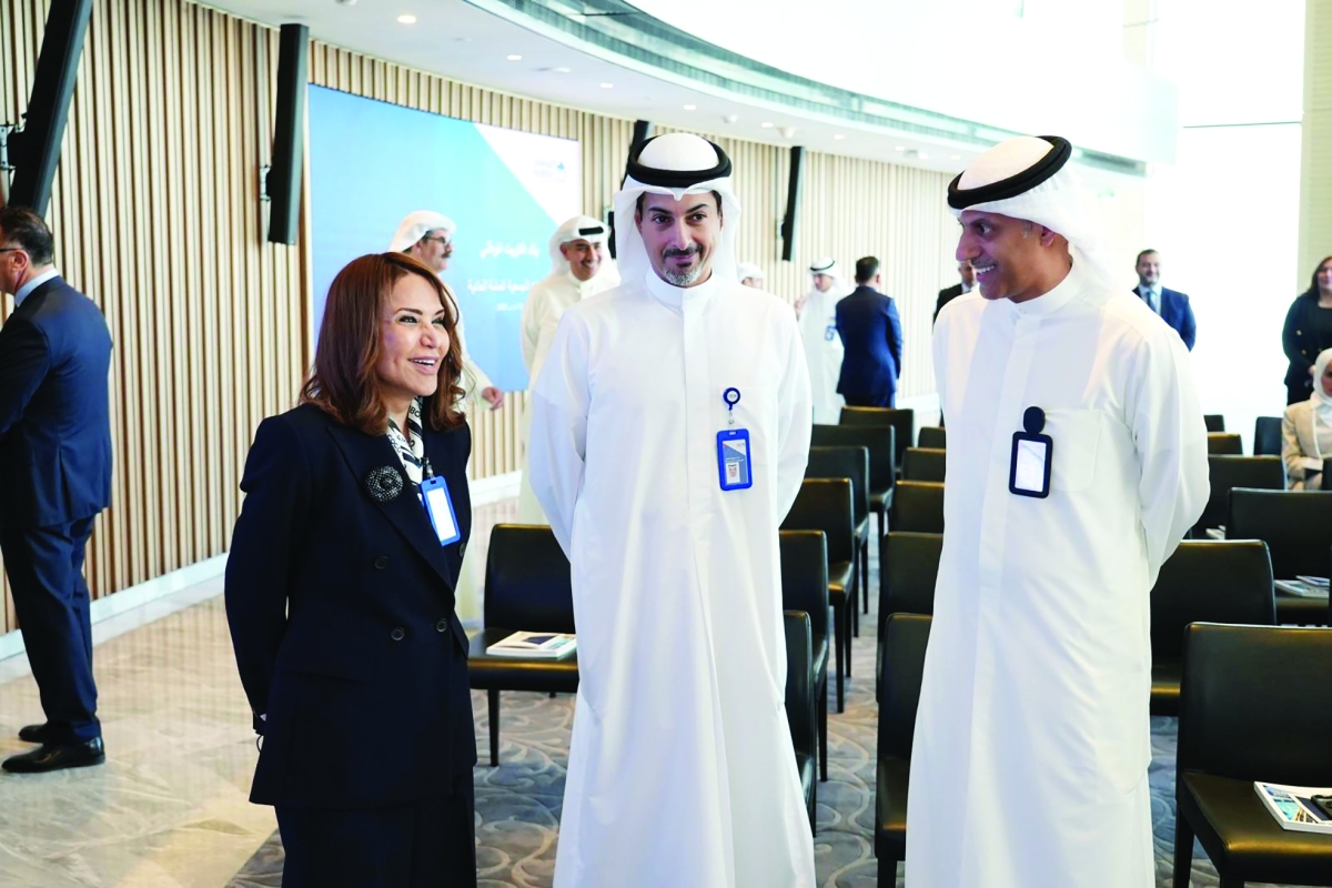 


شيخة البحر وسليمان المرزوق ومحمد الخرافي 