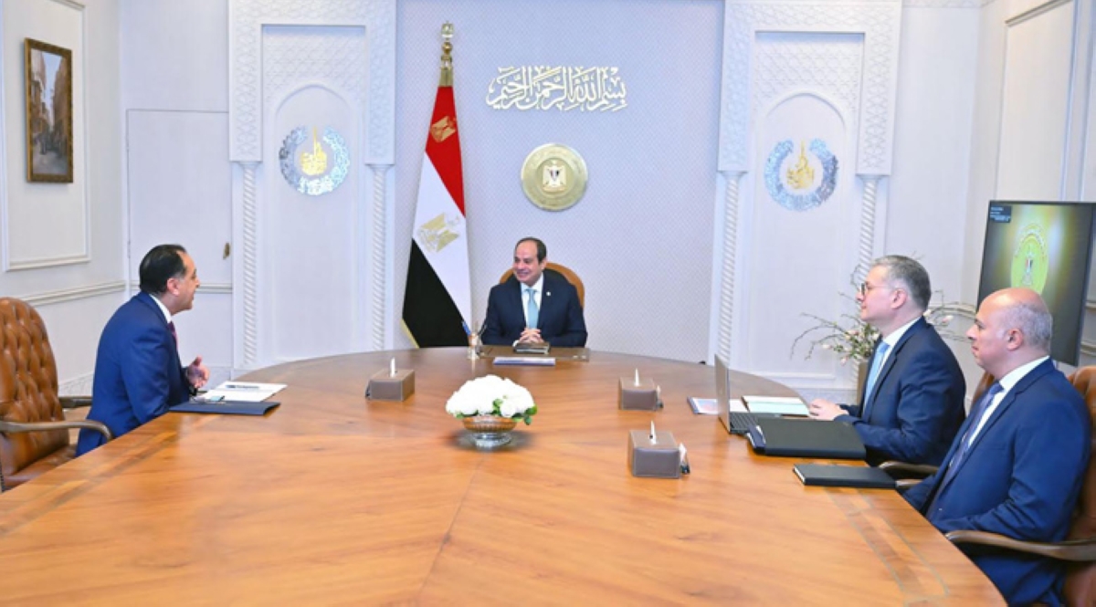 السيسي يبحث أحوال قطاع البترول مع قيادات حكومية