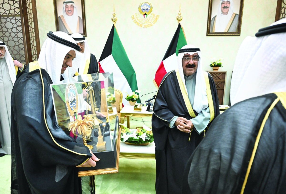 


هدية تذكارية لصاحب السمو 