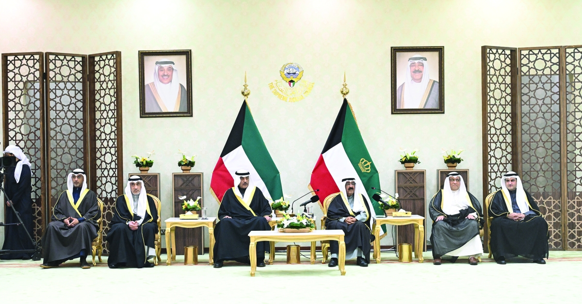 


سمو الأمير وسمو ولي العهد واليوسف وبورسلي والسميط والشيخ محمد العبدالله 