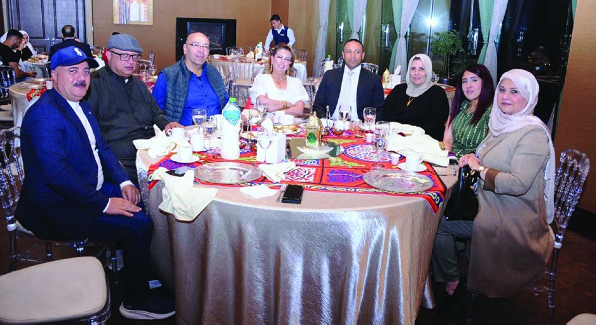 العقيد الدلال مع ممثلي وسائل الإعلام 