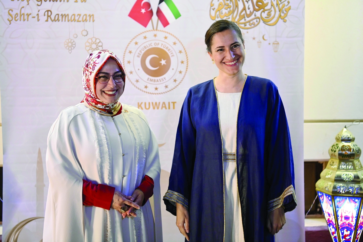 رئيسة مكتب الناتو في المركز الإقليمي نورا إليز بيك مُهنّئةً