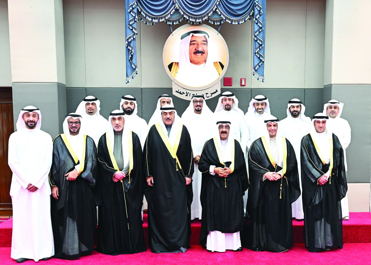 صاحب السمو وولي العهد واليوسف ووزير الإعلام ومدير هيئة الرياضة بالتكليف مع أعضاء مجلس إدارة نادي الصم