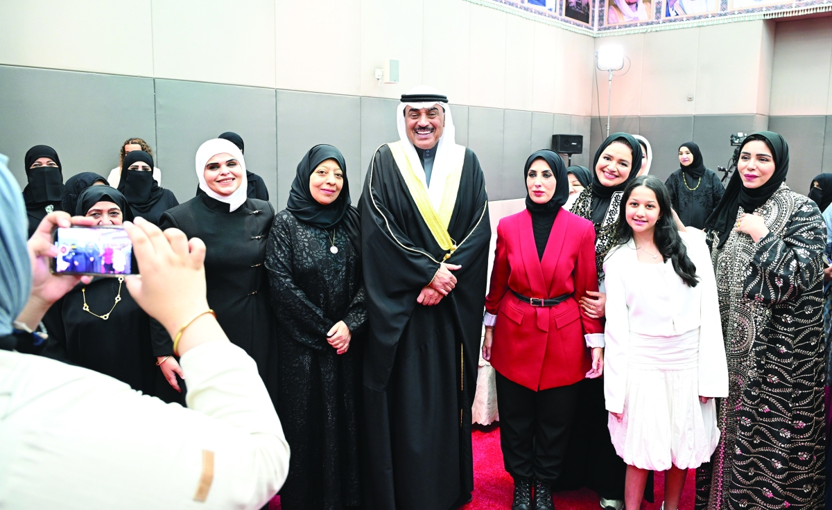 


سمو ولي العهد يتوسط عدداً من منتسبات النادي 