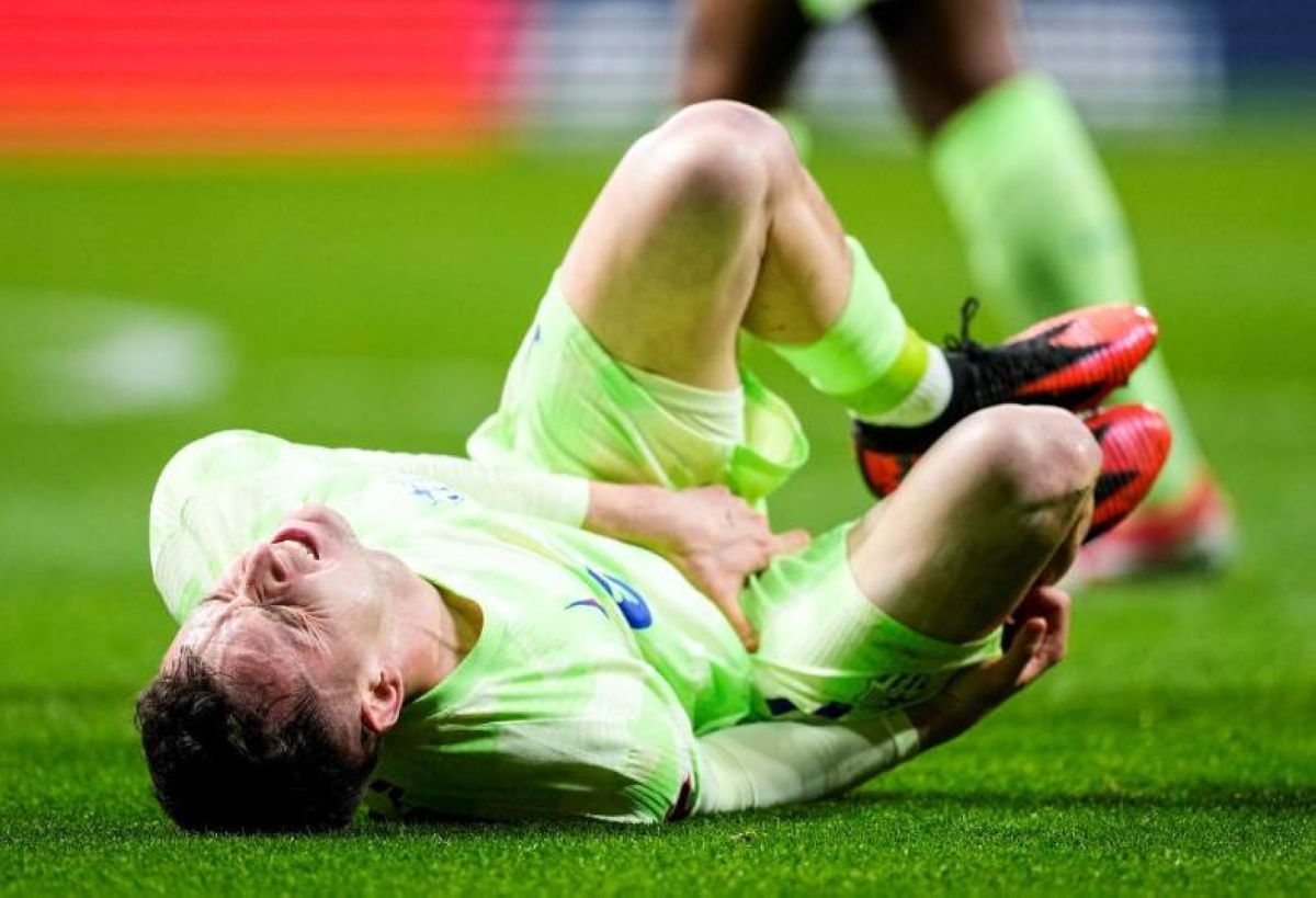 مارك كاسادو بعد تعرضه للإصابة أمام أتلتيكو مدريد