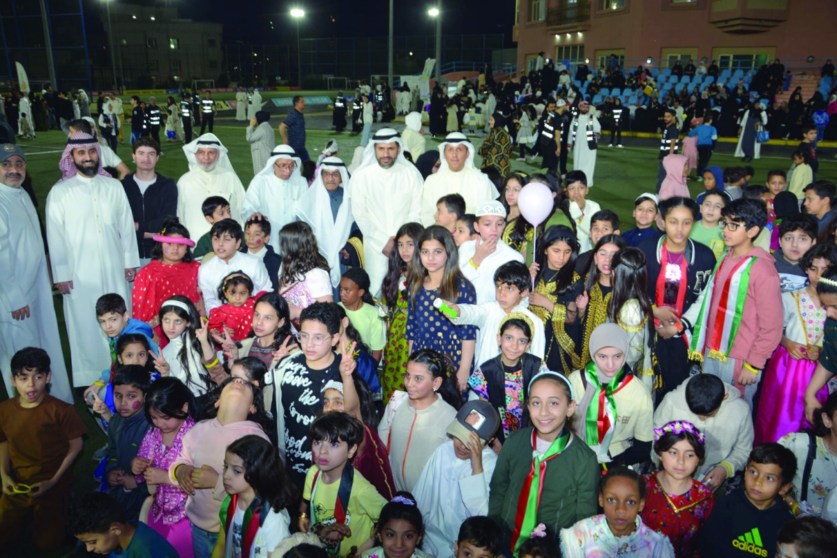 وزير الشؤون الإسلامية في صورة جماعية مع عدد من المشاركين