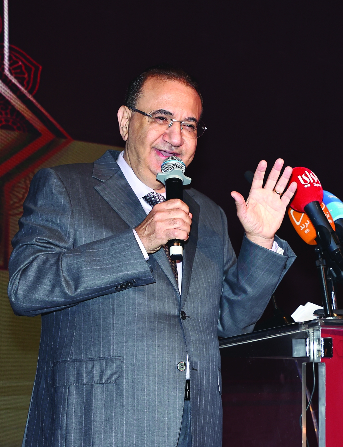 


د. رفعت حليم ملقياً كلمته 