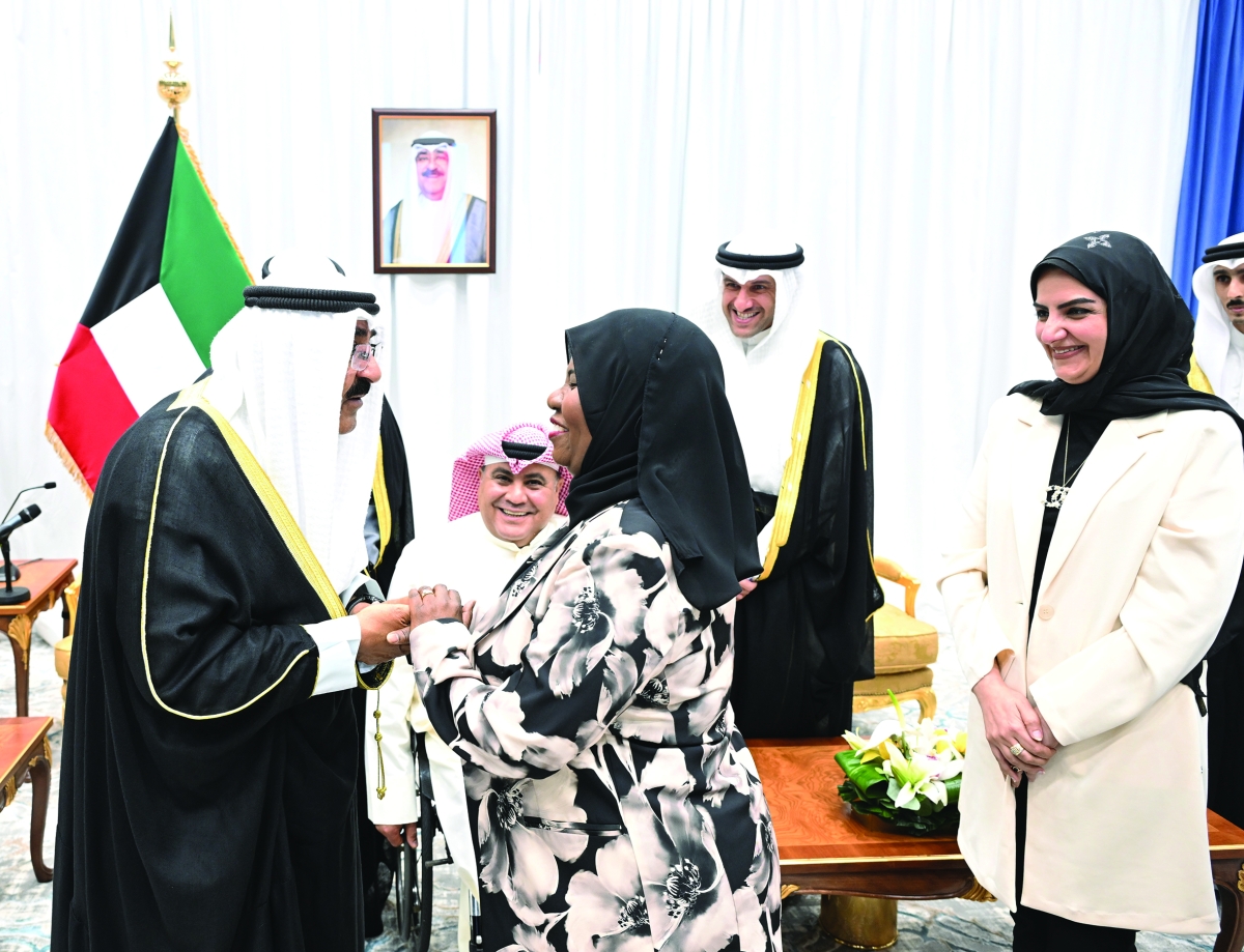 صاحب السمو وإحدى عضوات إدارة النادي 