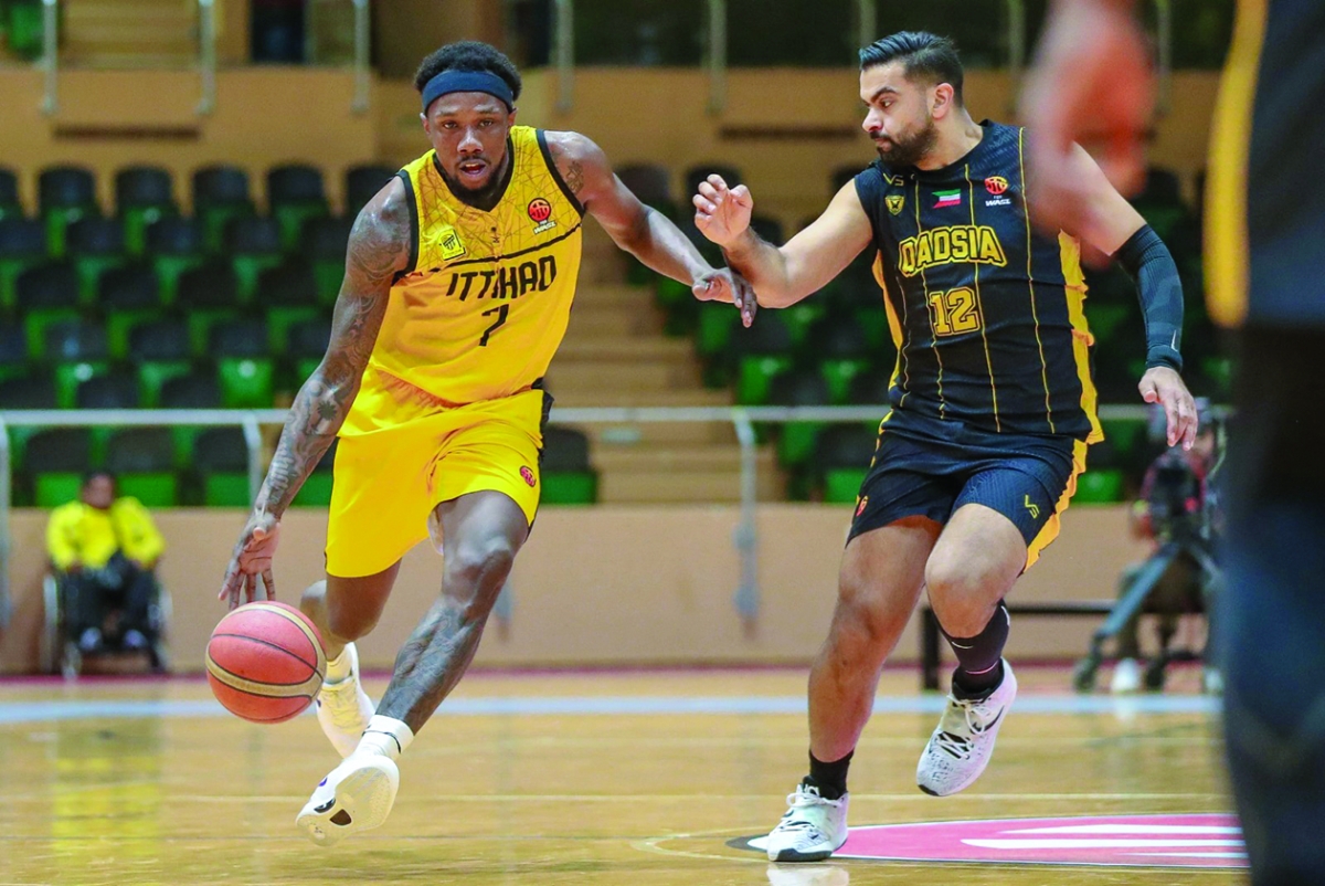 من مباراة القادسية والاتحاد