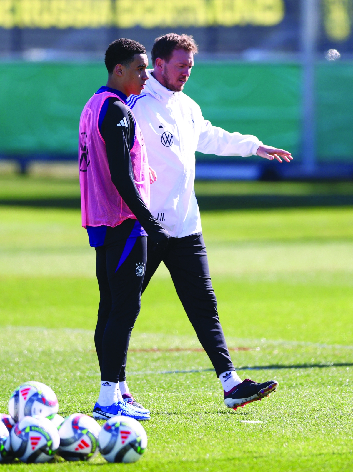 


يوليان ناغسلمان وجمال موسيالا خلال تدريبات منتخب ألمانيا 	 (رويترز) 