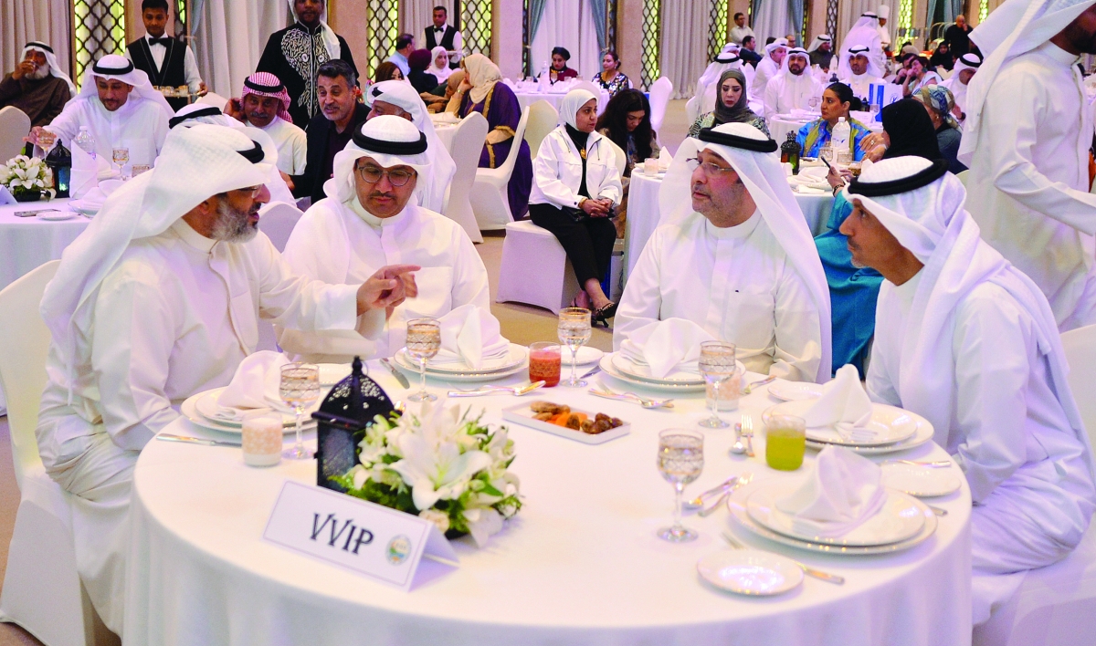 من اليمين مبارك الهاجري وأحمد العيدان ومحمد البصري وعبدالله العنزي 