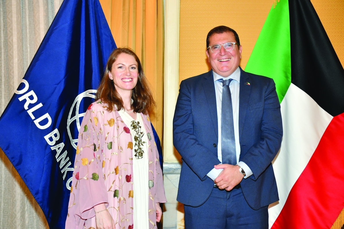 النكت مع السفيرة البريطانية بليندا لويس 