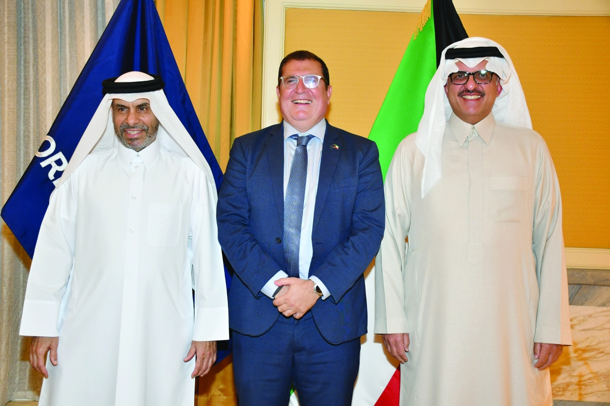 السفيران السعودي سلطان بن سعد والقطري علي آل محمود يهنئان النكت 