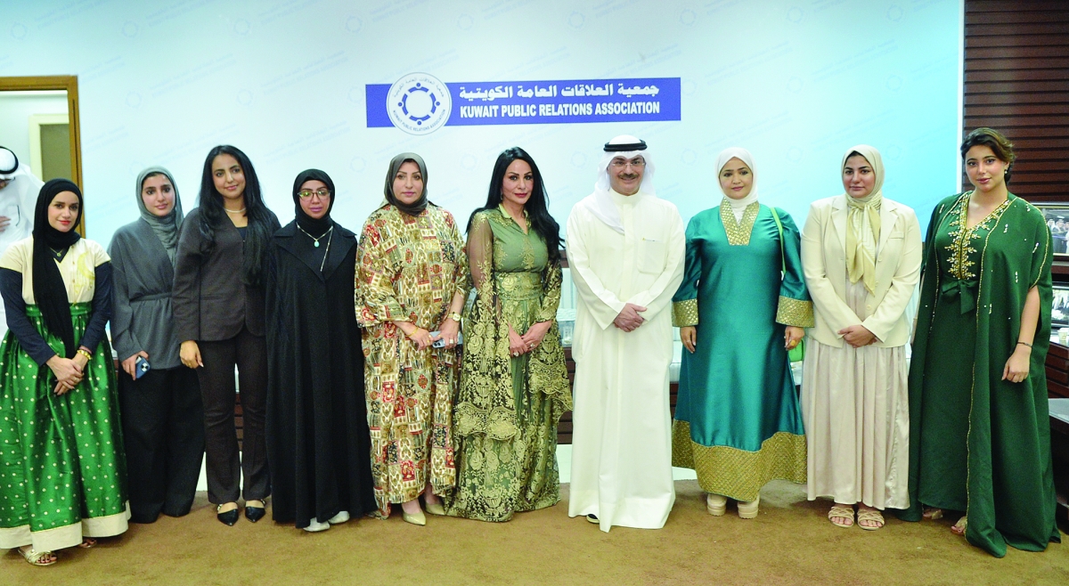 العبدالله متوسطاً مهنئات