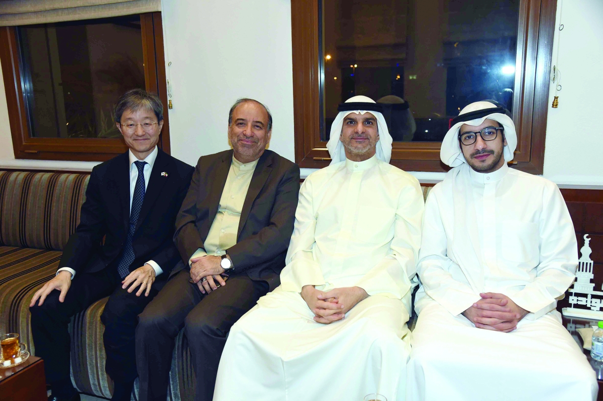 السفير الإيراني حاضراً