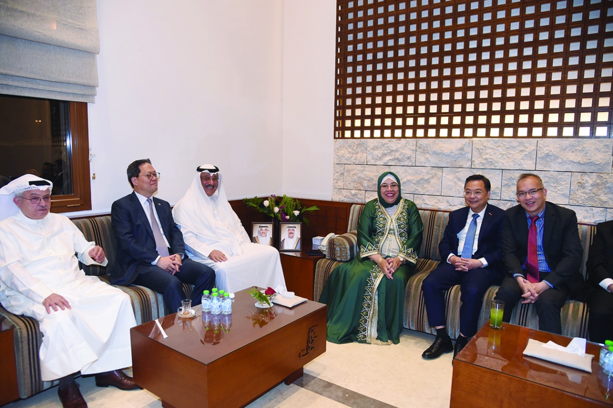 


السفير حيات وعدد من السفراء والشخصيات 