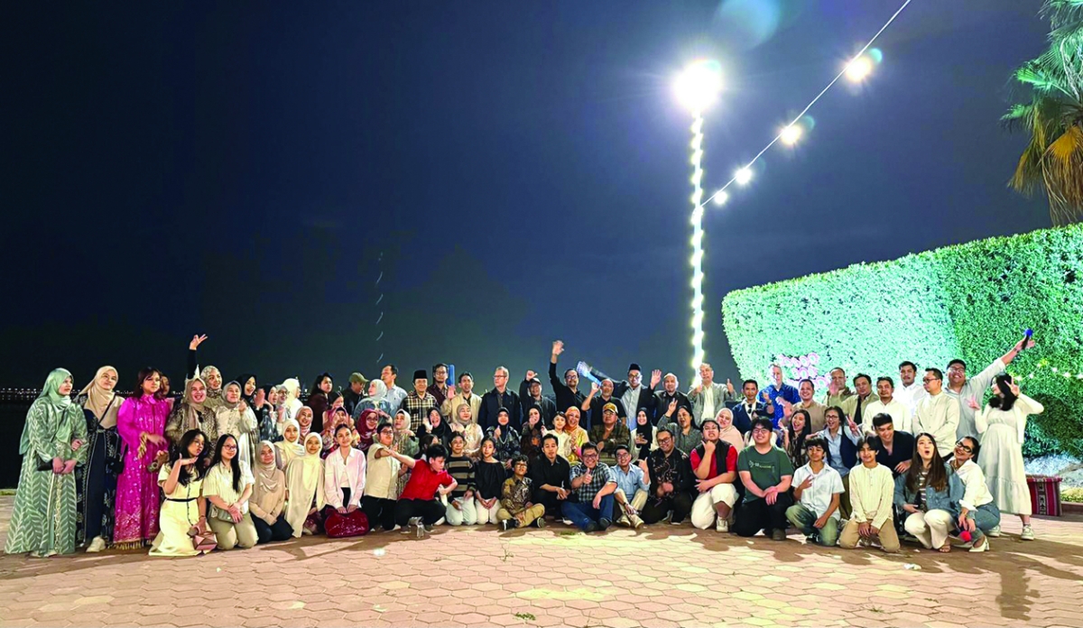 لقطة جماعية لعدد من أبناء الجالية الاندونيسية