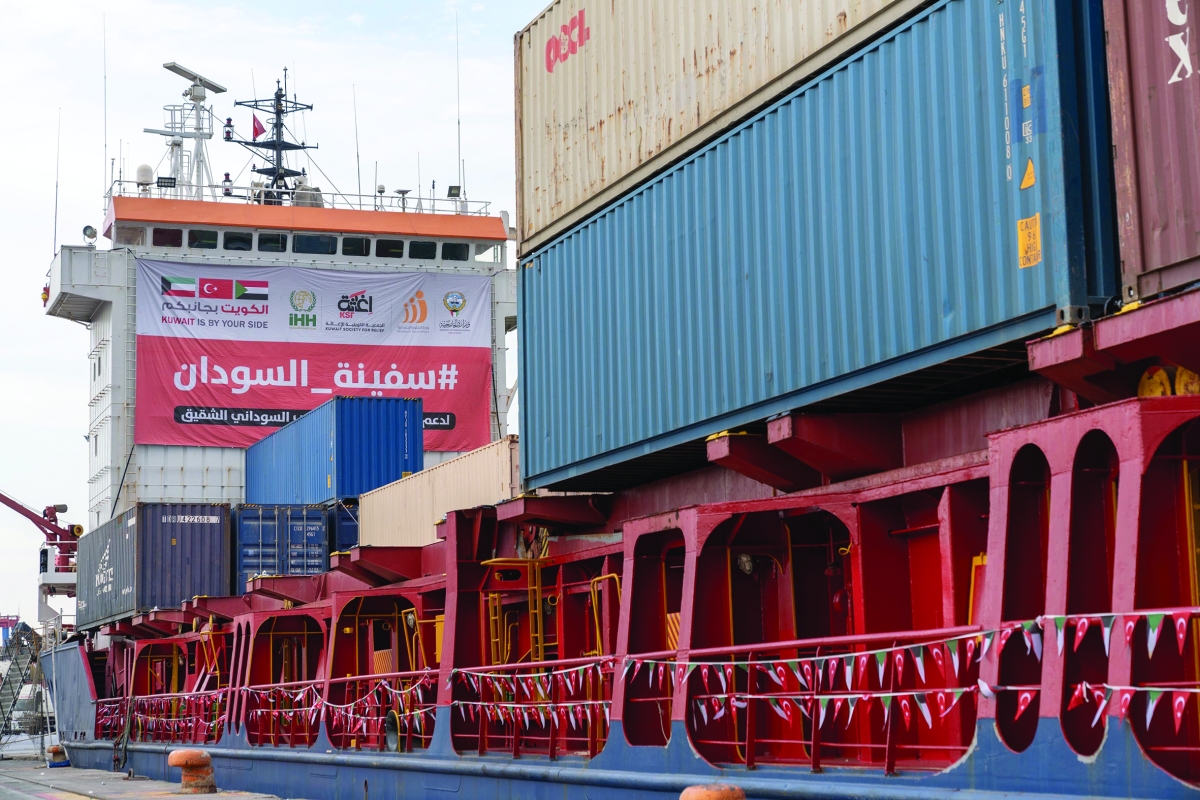 سفينة مساعدات إنسانية إلى السودان بمشاركة كويتية انطلاقاً من ميناء مرسين بتركيا	