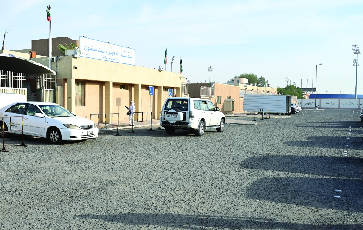 


غياب جماعي في بعض المدارس 	(تصوير سعود سالم) 