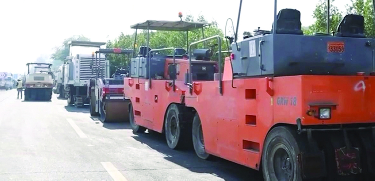 


معدات تسوية فرش الأسفلت 