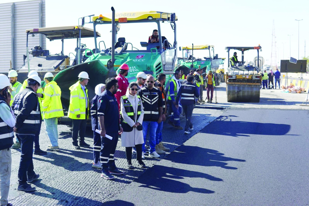 


جانب من جولة للوزيرة على طريق السالمي 